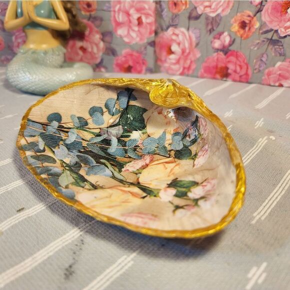 DECOUPAGE CLAM SHELL DECOUPAGE PINK ROSES 🌹 ON A CLAM SHELL TRINKET DISH - Picture 7 of 10